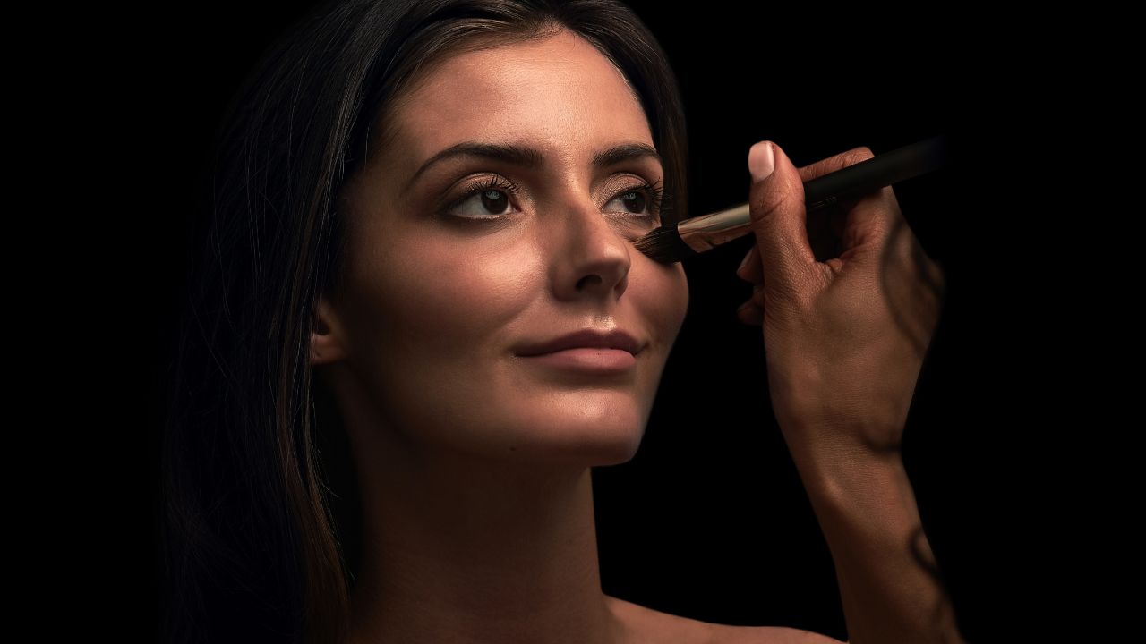 Makijaż na specjalną okazję – trendy oraz wskazówki od naszych stylistów